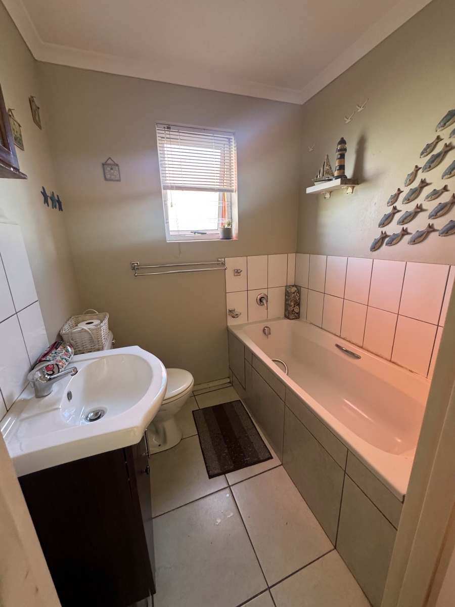 2 Bedroom Property for Sale in Gansbaai Central Western Cape